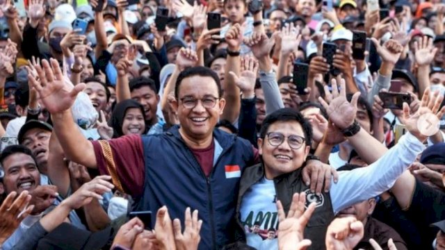 Jalan Gembira Bersama Anies Baswedan - Muhaimin Iskandar di Depan Monumen Mandala Kota Makassar Sulawesi Selatan Minggu, 24 September 2024