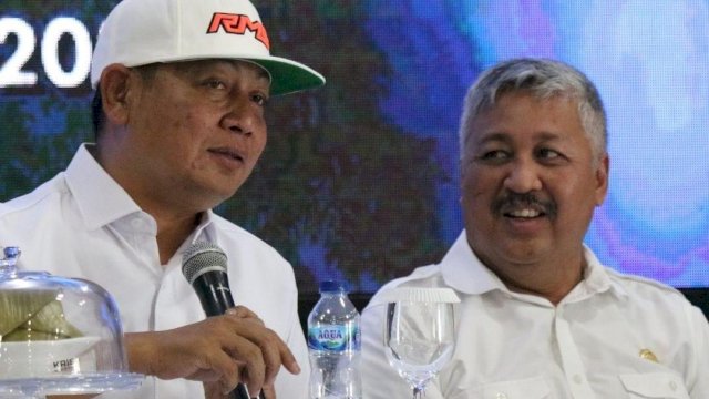 Ketua DPW NasDem Sulsel Rusdi Masse (kiri) bersama Bupati Pinrang Andi Irwan Hamid (kanan).