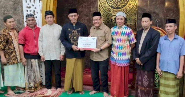 Safari Ramadan, Sekwan DPRD Makassar Serahkan Dana Hibah Pemkot di Masjid Jannatul Firdaus