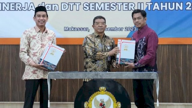 Ketua DPRD Bersama Pj Sekda Kota Makassar Terima LHPK