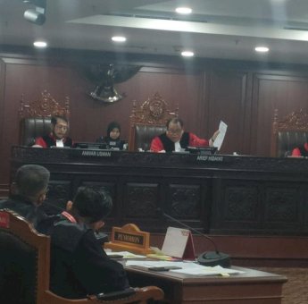 PAN Protes Ada Caleg Jadi Ketua KPPS di Sorong, Hakim MK: Ya, Itulah Indonesia