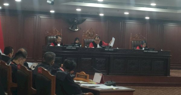 PAN Protes Ada Caleg Jadi Ketua KPPS di Sorong, Hakim MK: Ya, Itulah Indonesia