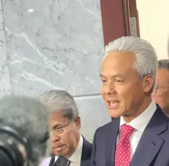 Tegaskan Tak Akan Gabung di Pemerintahan Prabowo-Gibran, Ganjar:Kita akan Kawal dan Kontrol