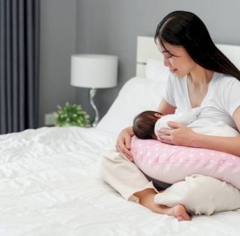 Simak ! Pentingnya Ibu Menyusui Perbanyak Minum Air Putih