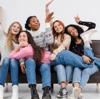 Berteman dengan Orang Positif Meningkatkan Rasa Percaya Diri! Ini Penjelasannya