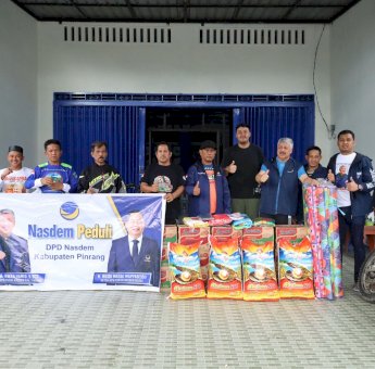 Irwan Hamid Gerak Cepat Bantu-Semangati Warga Korban Bencana Longsor di Pinrang