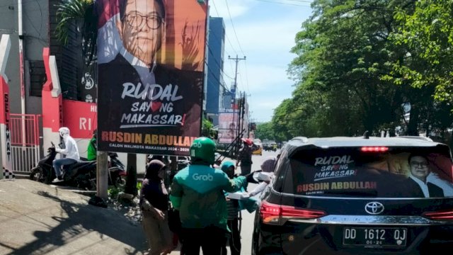 Rusdin Abdullah Konsisten Berbagi Kebahagiaan di Jumat Berkah