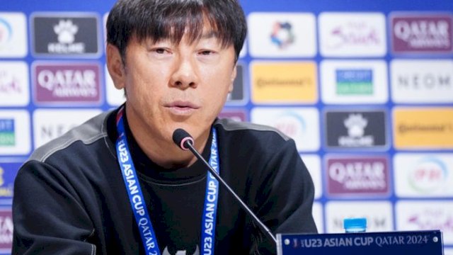 Pelatih timnas U-23 Indonesia, Shin Tae-yong saat konferensi pers sebelum Piala Asia U-23 2024