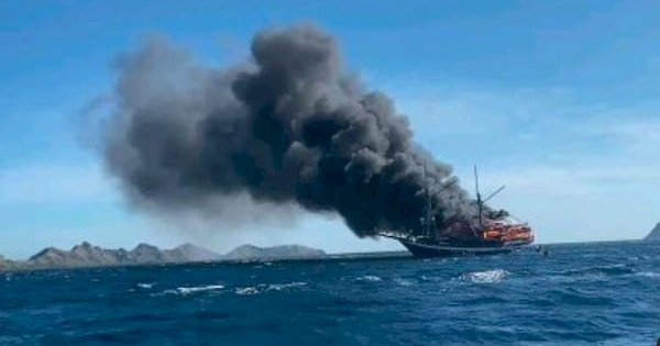 Angkut 26 Turis, Kapal Pinisi di Labuan Bajo Terbakar