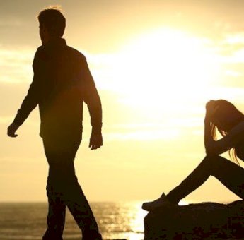 Catat! 4 Zodiak Ini Sering Jatuh Cinta Pada Orang yang Tak Bisa Dimiliki