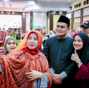 Suardi Saleh Bersama Dokter Ulfah Terima-Jemput Jemaah Haji Tergabung Kloter 3