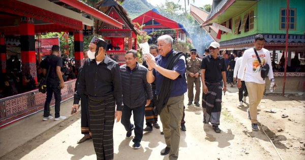 Irwan Hamid Dua Hari di Desa Suppirang Pinrang, Ikut Upacara Rambu Solo hingga Door to Door ke Warga