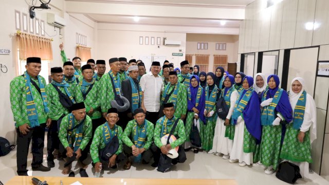 Bupati Irwan Hamid Lepas Calon Jamaah haji Asal Pinrang.