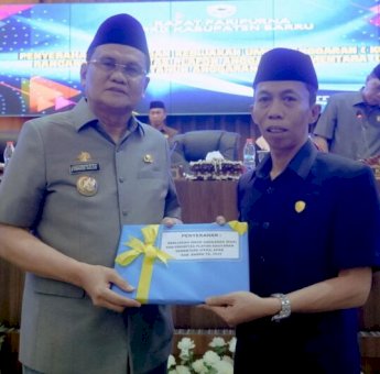 Bupati Barru Suardi Saleh Serahkan Rancangan KUA dan PPAS Tahun Anggaran 2025