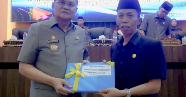 Bupati Barru Suardi Saleh Serahkan Rancangan KUA dan PPAS Tahun Anggaran 2025