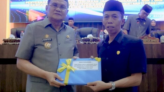 Bupati Barru Suardi Saleh Serahkan Rancangan KUA dan PPAS Tahun Anggaran 2025