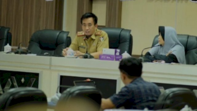 Anggota DPRD Kota Makassar Yeni Rahman Pimpin Rapat Pansus DPRD Terkait Ranperda Investasi