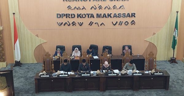 Pj Sekda Sampaikan Jawaban Wali Kota Makassar di Rapat Paripurna DPRD