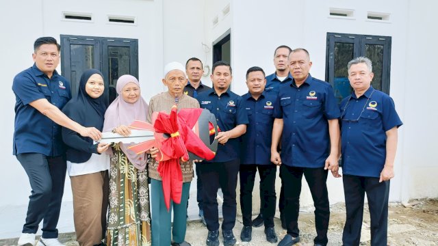 Tasming Hamid Serahkan Rumah bagi Pemenang Undian Jalan Sehat TSM Day