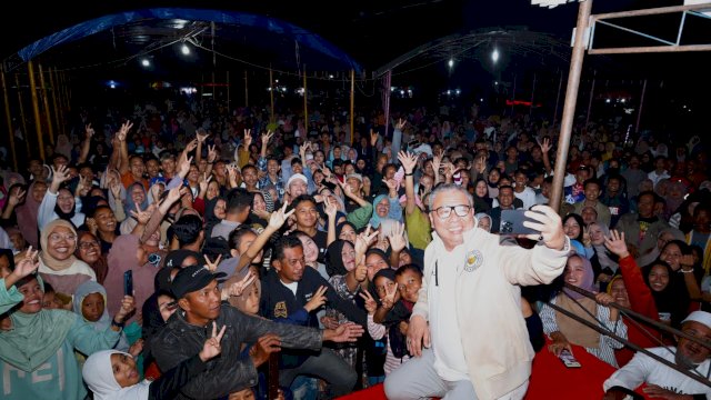 Ribuan Masyarakat Touna Antusias Nonton Konser Rakyat yang diselenggarakan Bacagub Sulteng Ahmad Ali.