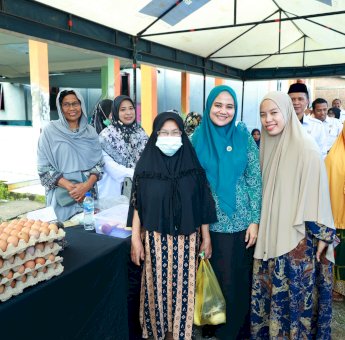 Ulfah Nurul Huda Luncurkan Gerakan Pangan Murah di Kecamatan Barru