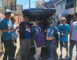 Sambil Berbagi Jumat Berkah, Tim Sosialisasikan Program Rusdin Abdullah di Pilwali Makassar