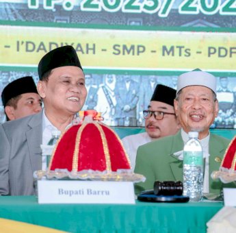 Bupati Barru Suardi Saleh Hadiri Wisuda Pondok Pesantren DDI Mangkoso