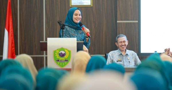 Ulfah Nurul dan OJK Berbagi Ilmu Edukasi Keuangan Kaum Perempuan