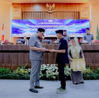 Bupati Barru Serahkan Ranperda Perubahan APBD 2024 ke DPRD Barru