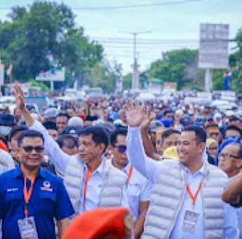 Ribuan Masyarakat Pangkep Antar Muhammad Yusran Lalogau &ndash; Abdul Rahman Assegaf Daftar ke KPU