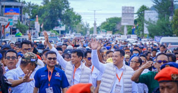 Ribuan Masyarakat Pangkep Antar Muhammad Yusran Lalogau – Abdul Rahman Assegaf Daftar ke KPU