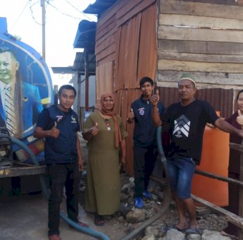 Tasming Hamid Siapkan Bantuan Air Bersih untuk Warga Hadapi Musim Kemarau