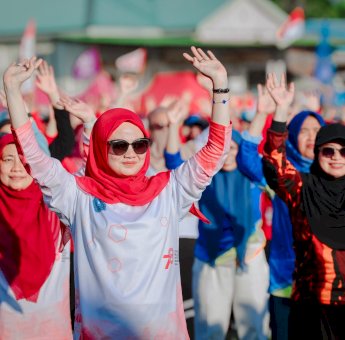 Drg Ulfah Nurul Huda Senam Massal Bahagia Bersama Warga Barru