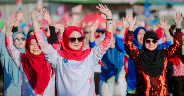 Drg Ulfah Nurul Huda Senam Massal Bahagia Bersama Warga Barru