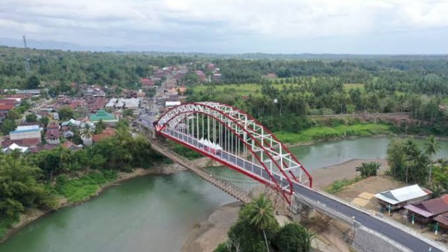 Bukti Keberhasilan Andi Sudirman di Sulsel: Jembatan Andalan Pacongkang dan Jalan 500 Km