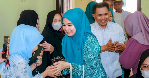 Hadiri Pendistribusian Bahan Pokok Murah di Kecamatan Tanete Rilau, Dokter Ulfah : Wujudkan Kepedulian Pemerintah