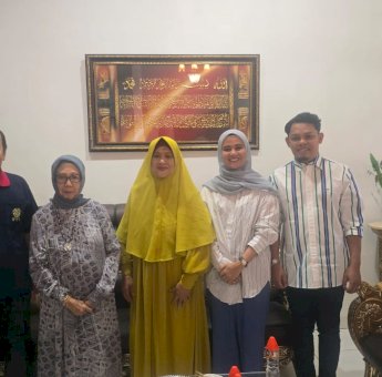 Siap Bertarung di Pilkada Barru, Ulfah Nurul Sowan ke Keluarga Andi Pamadengrukka Mappanyompa