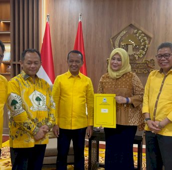 Golkar Serahkan B1-KWK Untuk Andi Sudirman Sulaiman dan Fatmawati Rusdi di Pilgub Sulsel