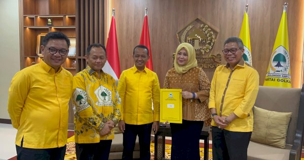 Golkar Serahkan B1-KWK Untuk Andi Sudirman Sulaiman dan Fatmawati Rusdi di Pilgub Sulsel