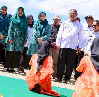 Tolak Ukur Evaluasi, Dokter Ulfah Hadiri Peniliaian Lomba Desa/Kelurahan di Pujananting Barru