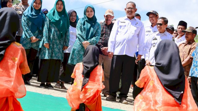 Tolak Ukur Evaluasi, Dokter Ulfah Hadiri Peniliaian Lomba Desa/Kelurahan di Pujananting Barru