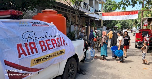 Warga Makassar Kesulitan Air Bersih, Andalan Sulsel Peduli dan AAS Community Bantu Salurkan Air 6 Kubik Sehari