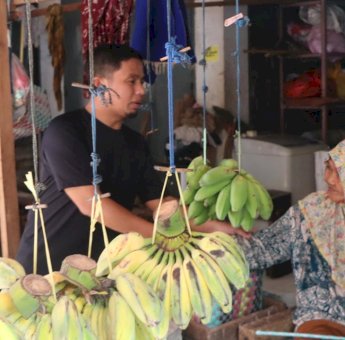 Tasming Hamid – Hermanto Disambut Antusias Pedagang saat Kunjungan ke Pasar Labukkang