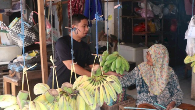 Tasming Hamid &#8211; Hermanto Disambut Antusias Pedagang saat Kunjungan ke Pasar Labukkang