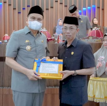 Bupati Barru Suardi Saleh Serahkan Rancangan KUA dan PPAS Tahun Anggaran 2025
