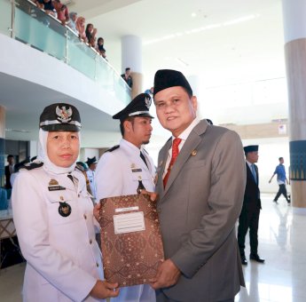 Bupati Suardi Saleh Lantik-Kukuhkan Kepala Desa Se Kabupaten Barru