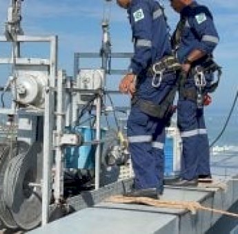PTD Kelas II Sulsel Pasang 39 Lampu Penerangan Jalan Umum di Barru