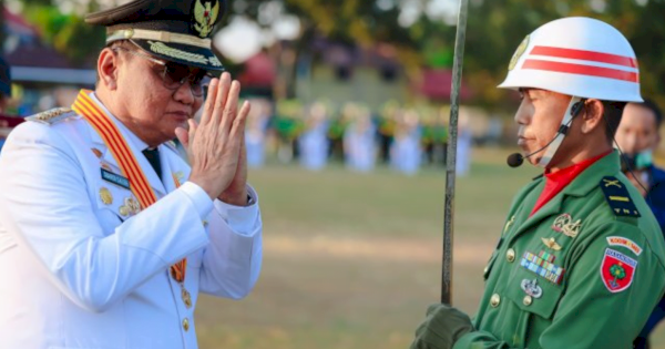 Upacara Penurunan Bendera Merah Putih Di Kabupaten Barru Berlangsung Khidmat