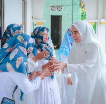 Hadiri Majelis Taklim Nurul Huda se Desa Ajakkang Barru, Dokter Ulfah Harap Kegiatan Serupa Terus Berlanjut