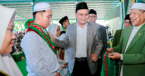 Bupati Barru Suardi Saleh Hadiri Penamatan Santri dan Wisudah Ma,had Aly Pesantren DDI Mangkoso